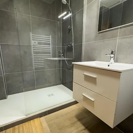 Les D'oisans - T5 Sauna & Jacuzzi شقة *